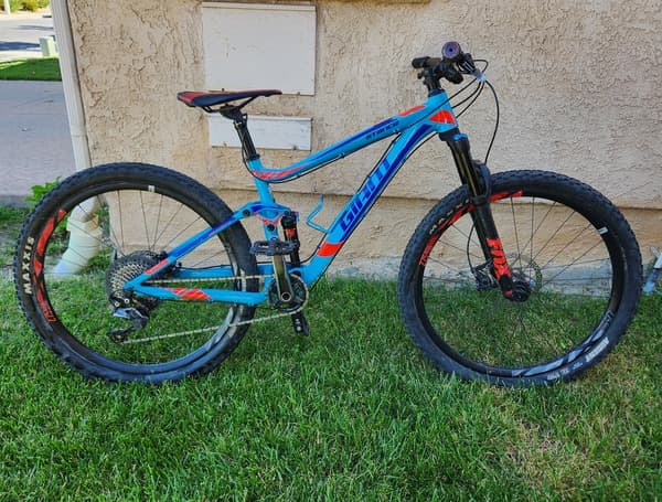 2019 giant shop stance 2 bluebook