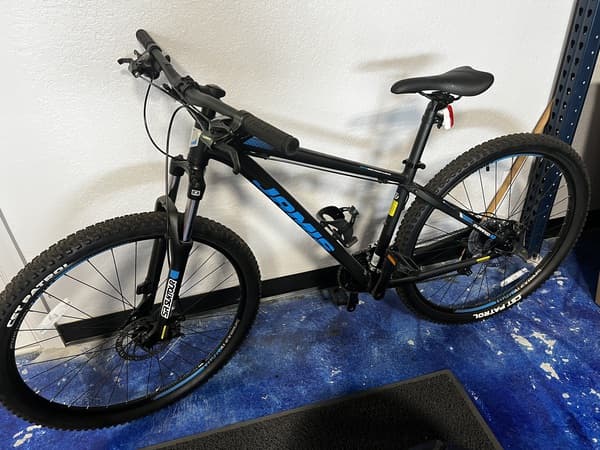 2009 Jamis Dakota 29 Bicycle Details BicycleBlueBook