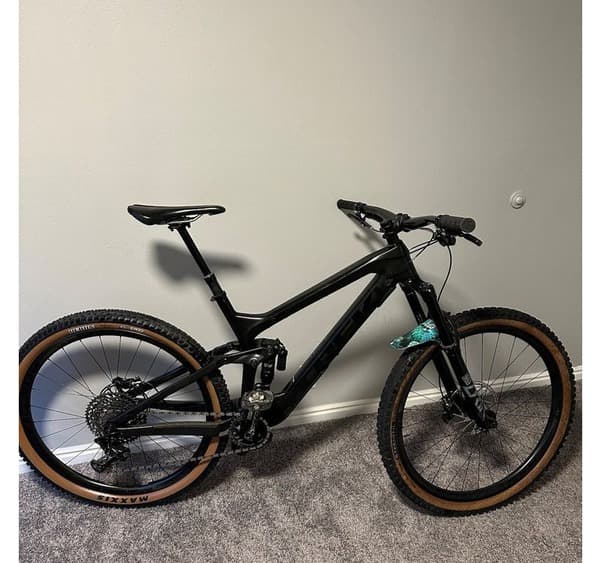 Trek 830 mountain deals bike value