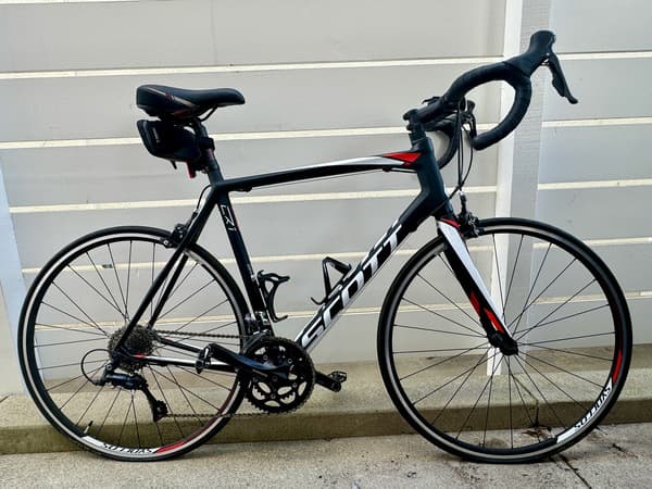 Second hand road bicycle 2025