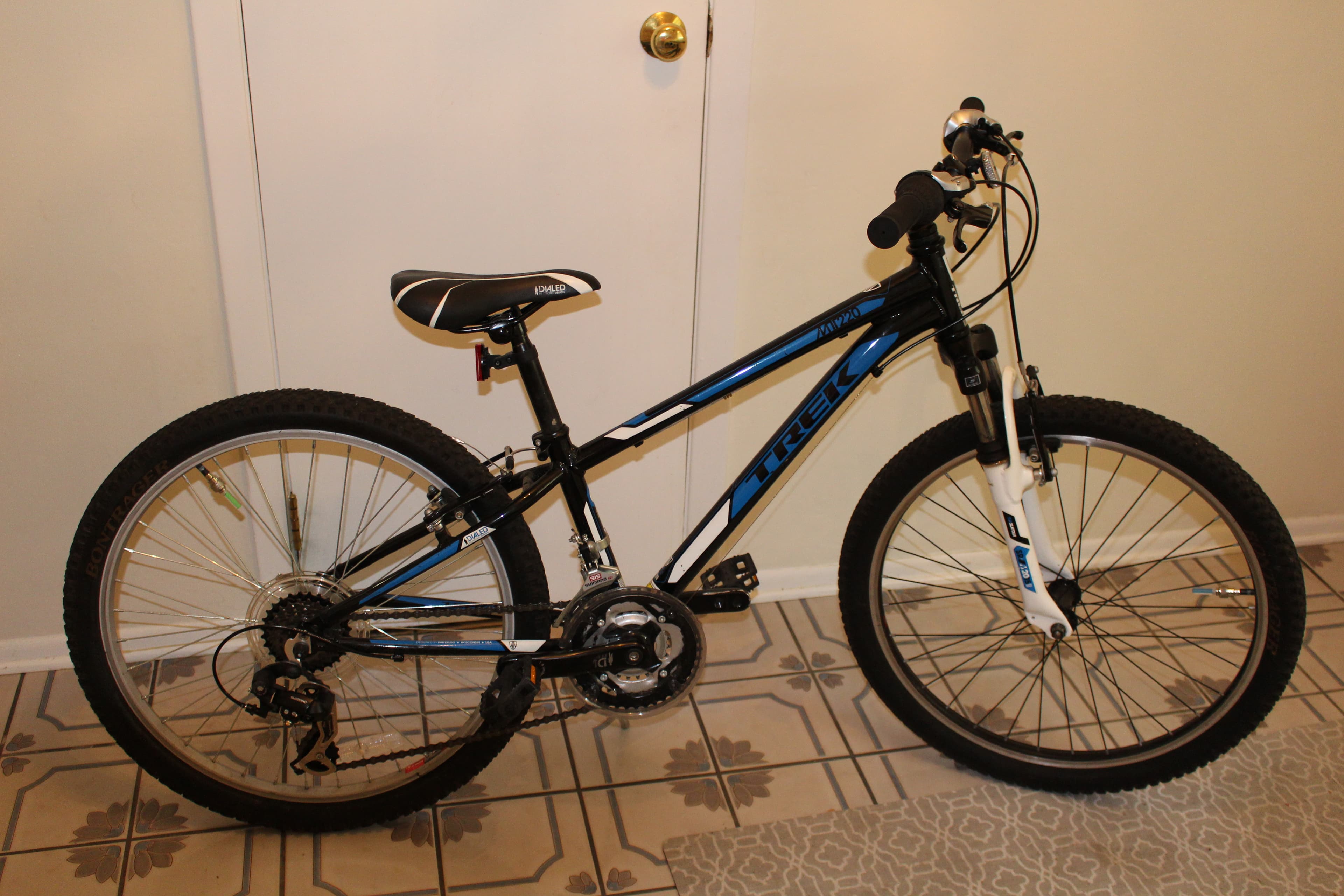 Trek mt clearance 220 boys