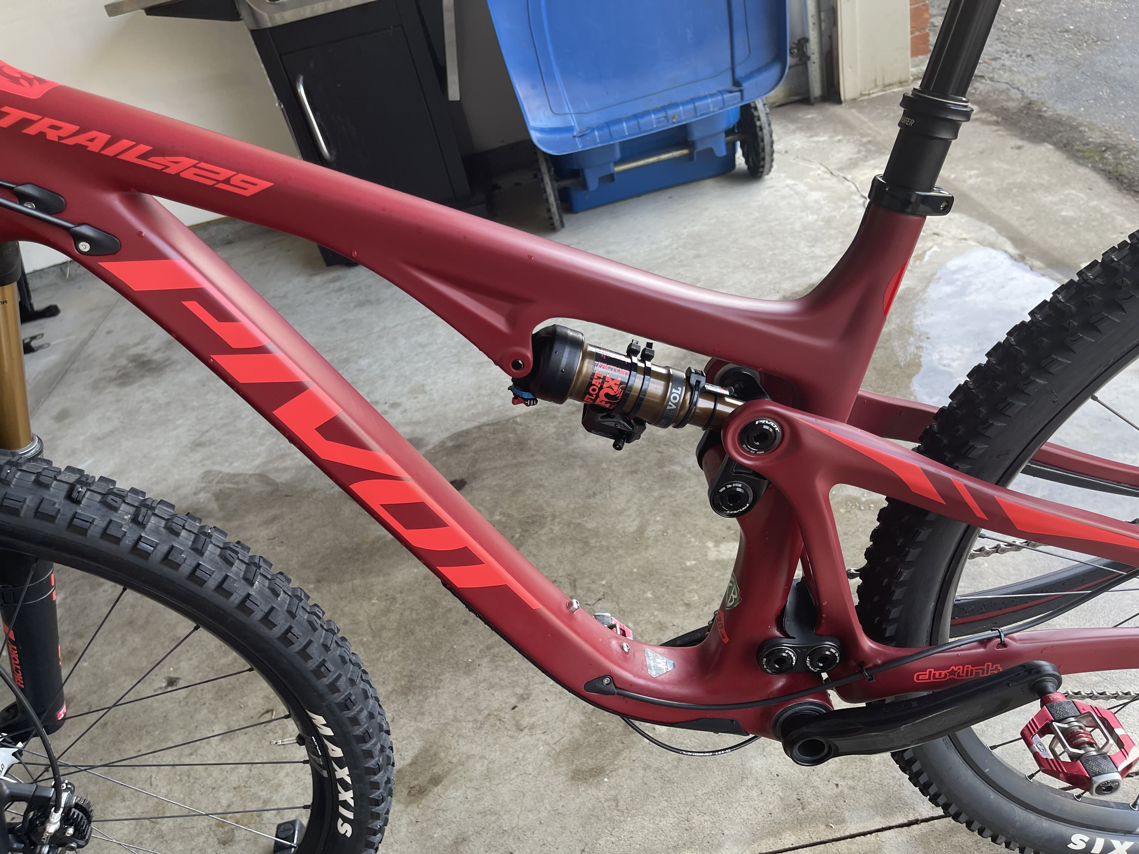 2019 Pivot Cycles Trail 429 Carbon 29 BicycleBlueBook