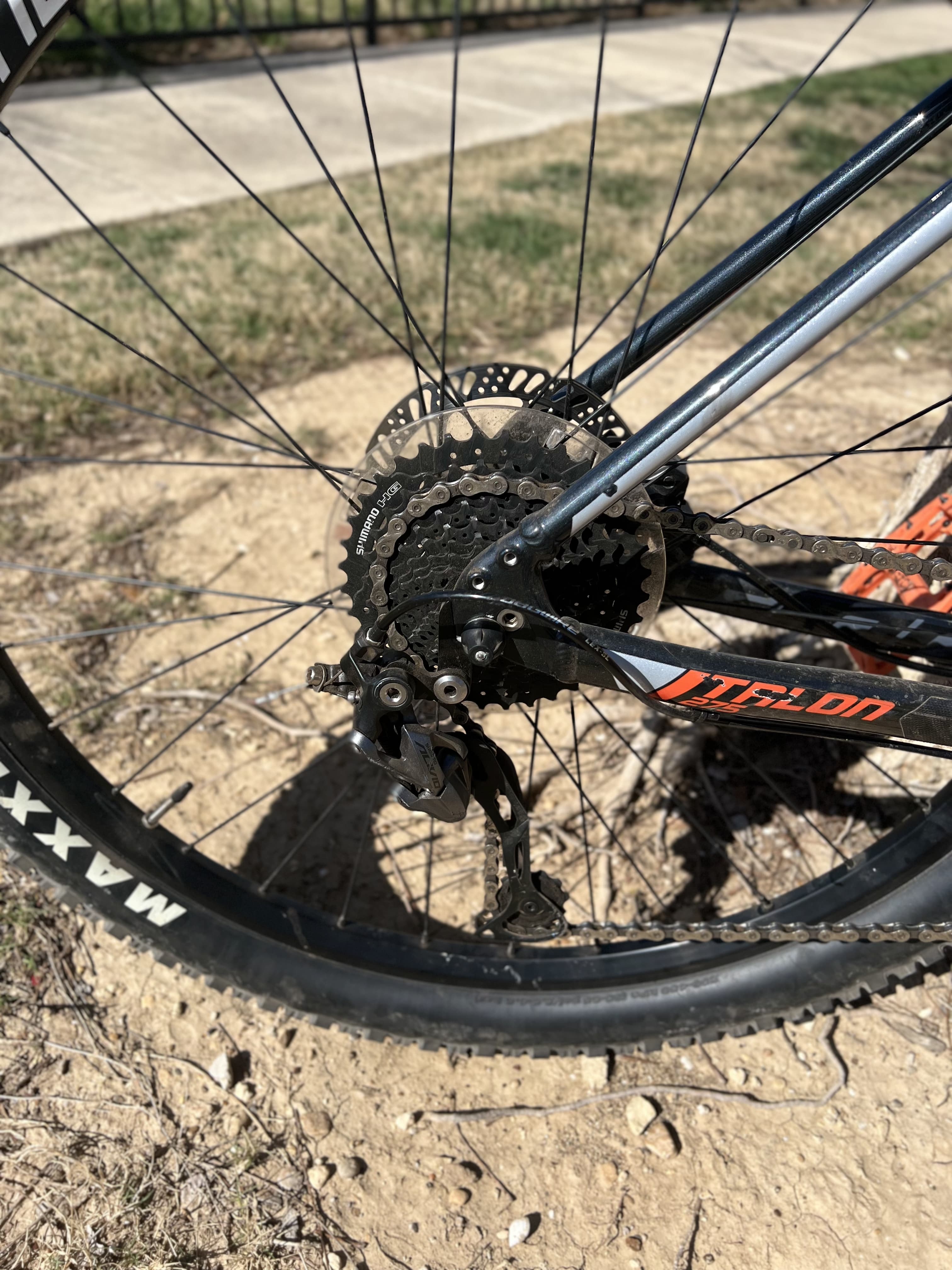 Giant talon 2 27.5 mountain clearance bike 2020