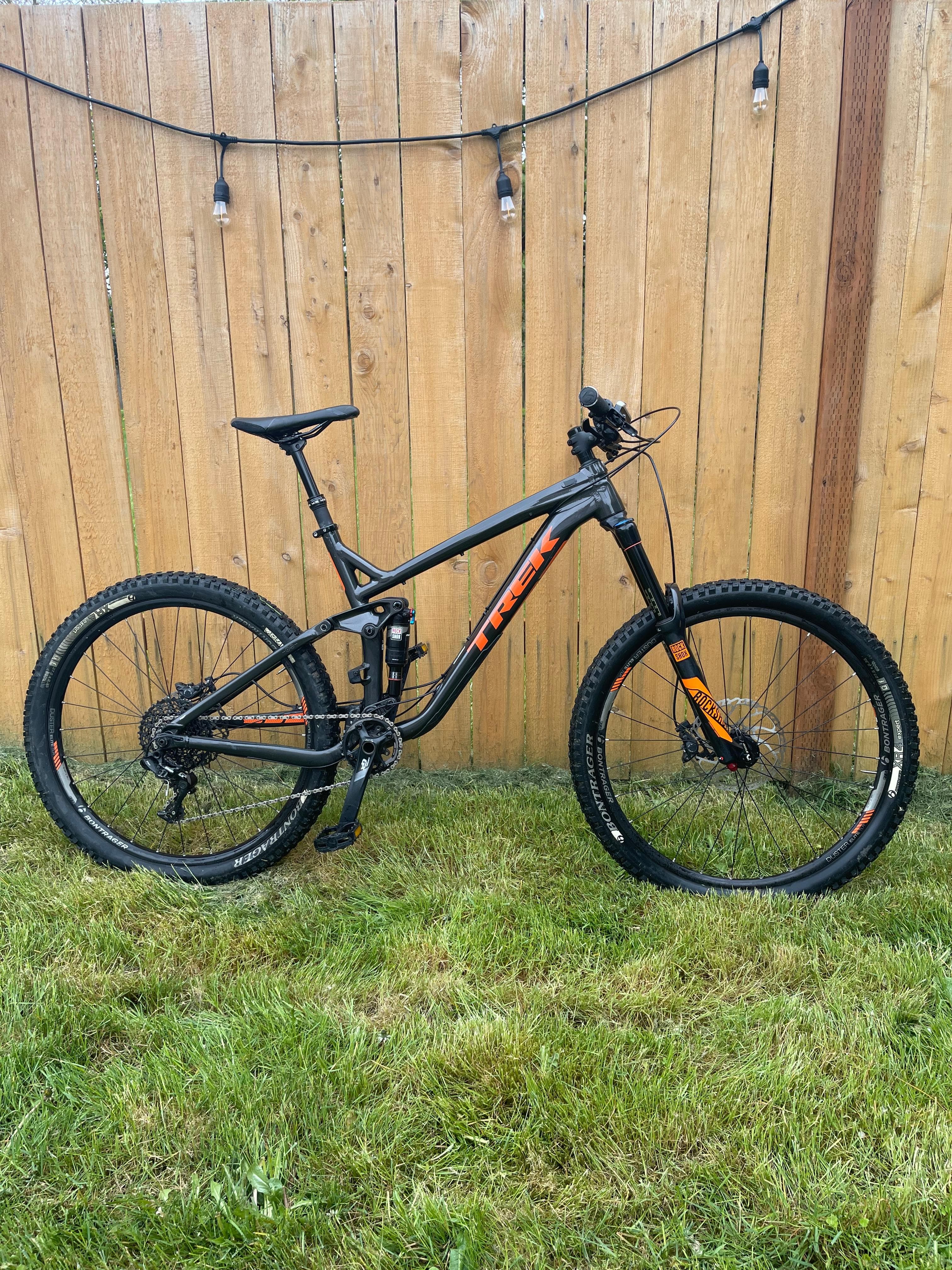 2016 Trek Slash 8 27.5 BicycleBlueBook