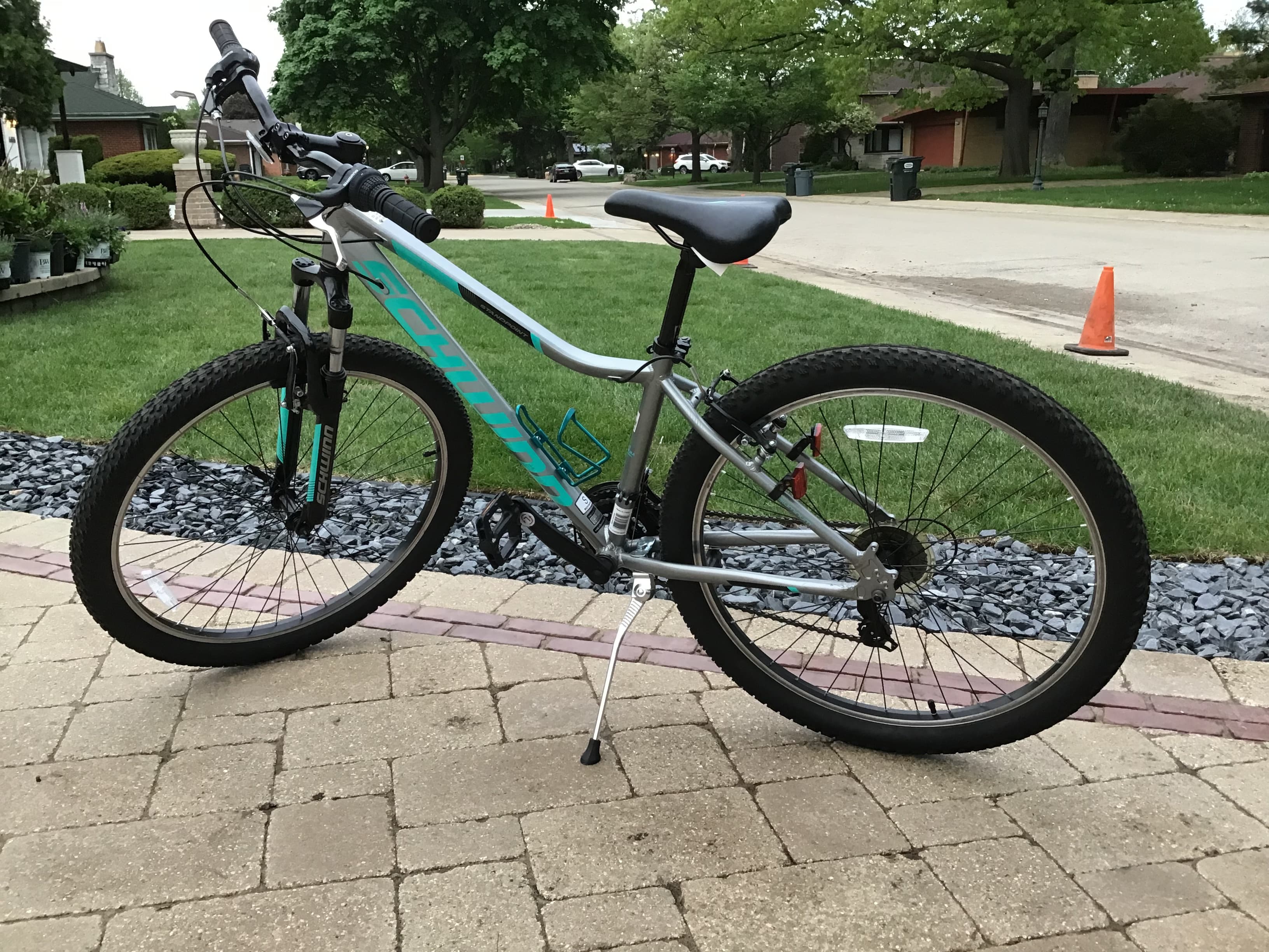 2022 Schwinn Standpoint BicycleBlueBook