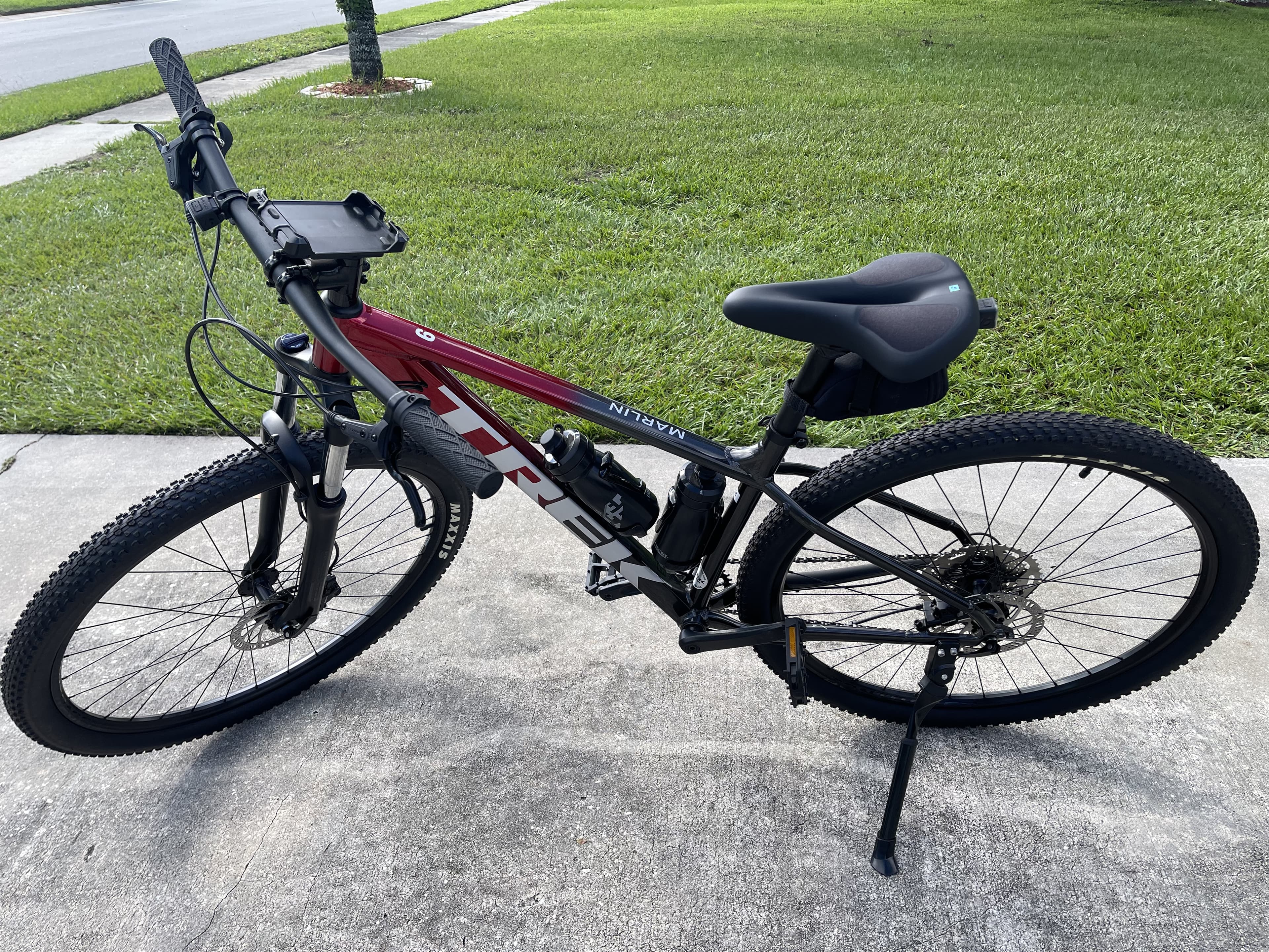 2022 Trek Marlin 6 BicycleBlueBook
