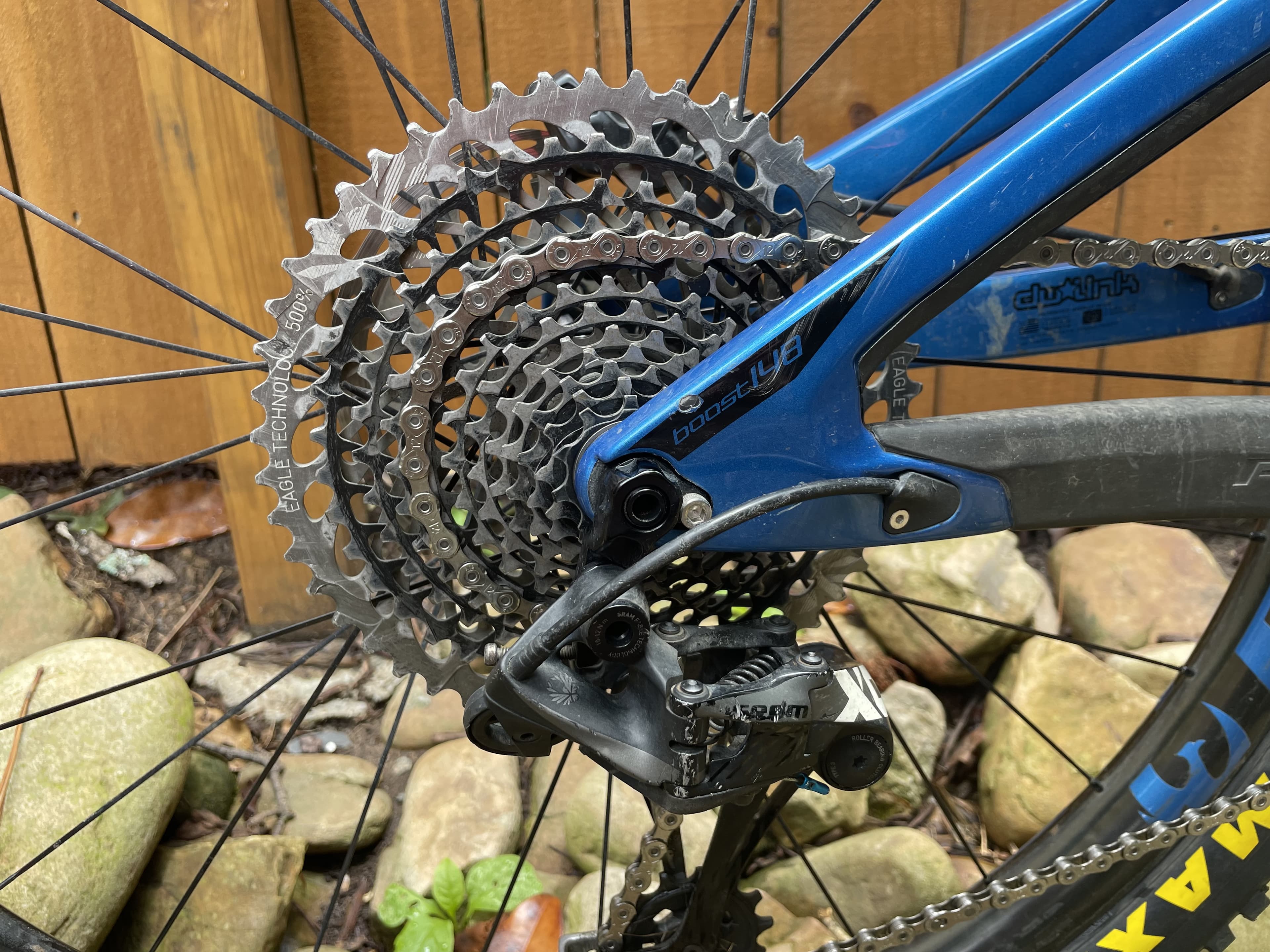 2019 Pivot Cycles Mach 5.5 Carbon PRO BicycleBlueBook
