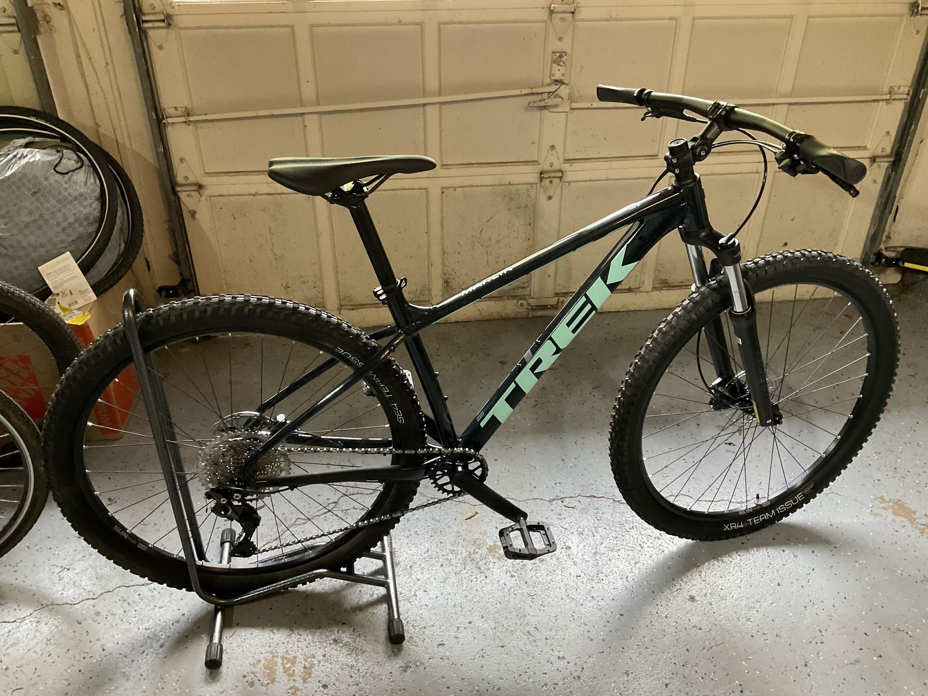 2022 Trek Marlin 6 BicycleBlueBook