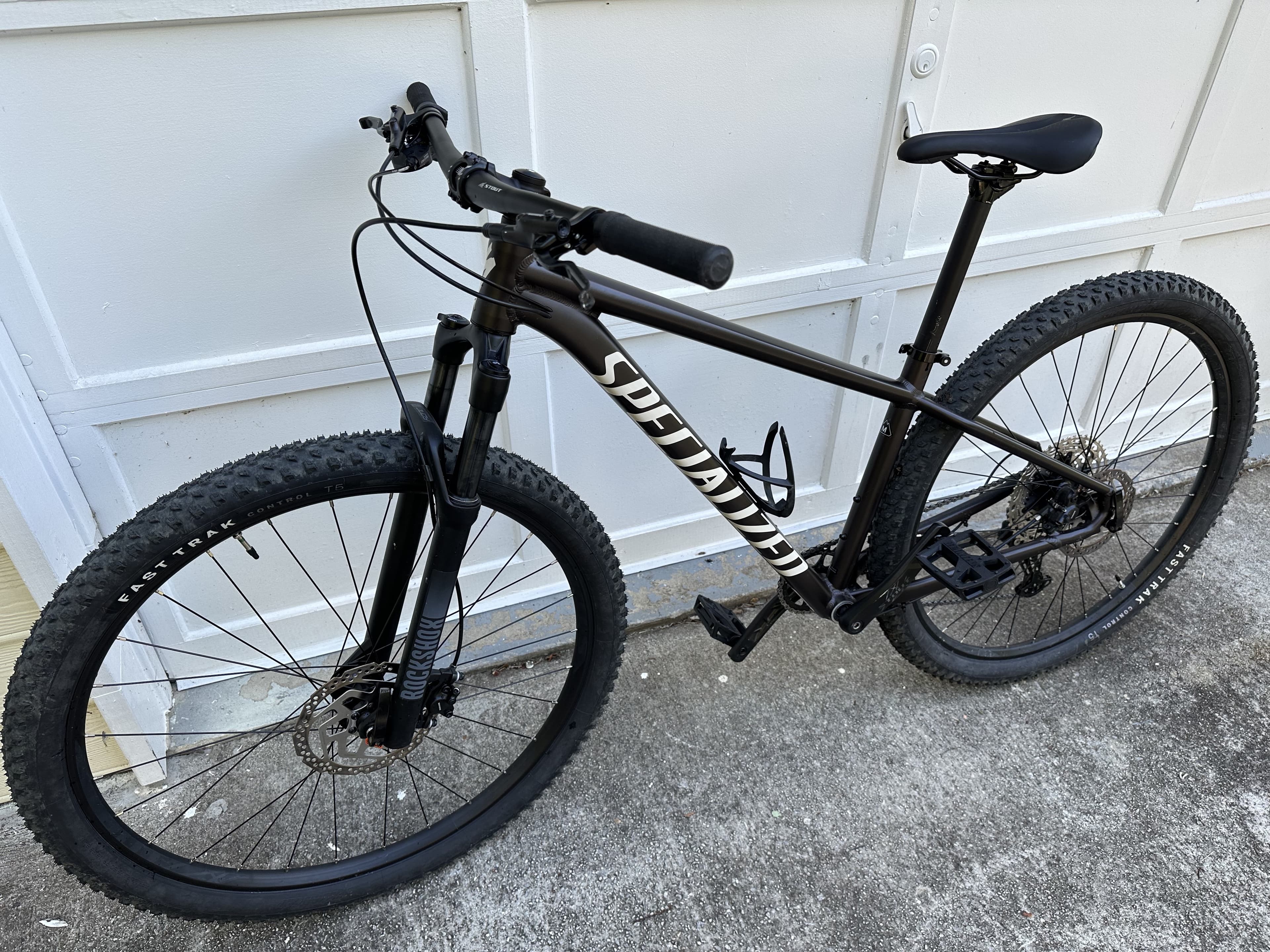 2022 Specialized Rockhopper Elite 29 BicycleBlueBook