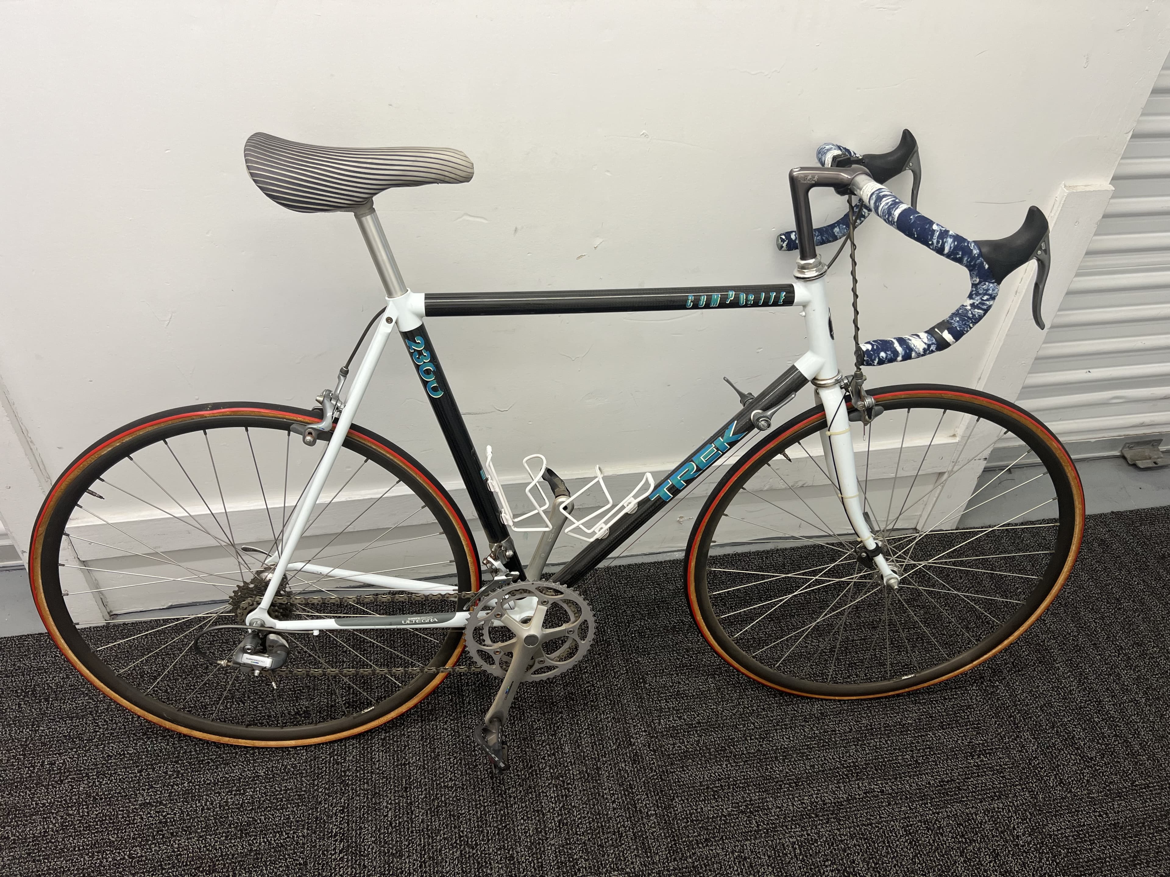 Trek 2300 shop aluminum road bike