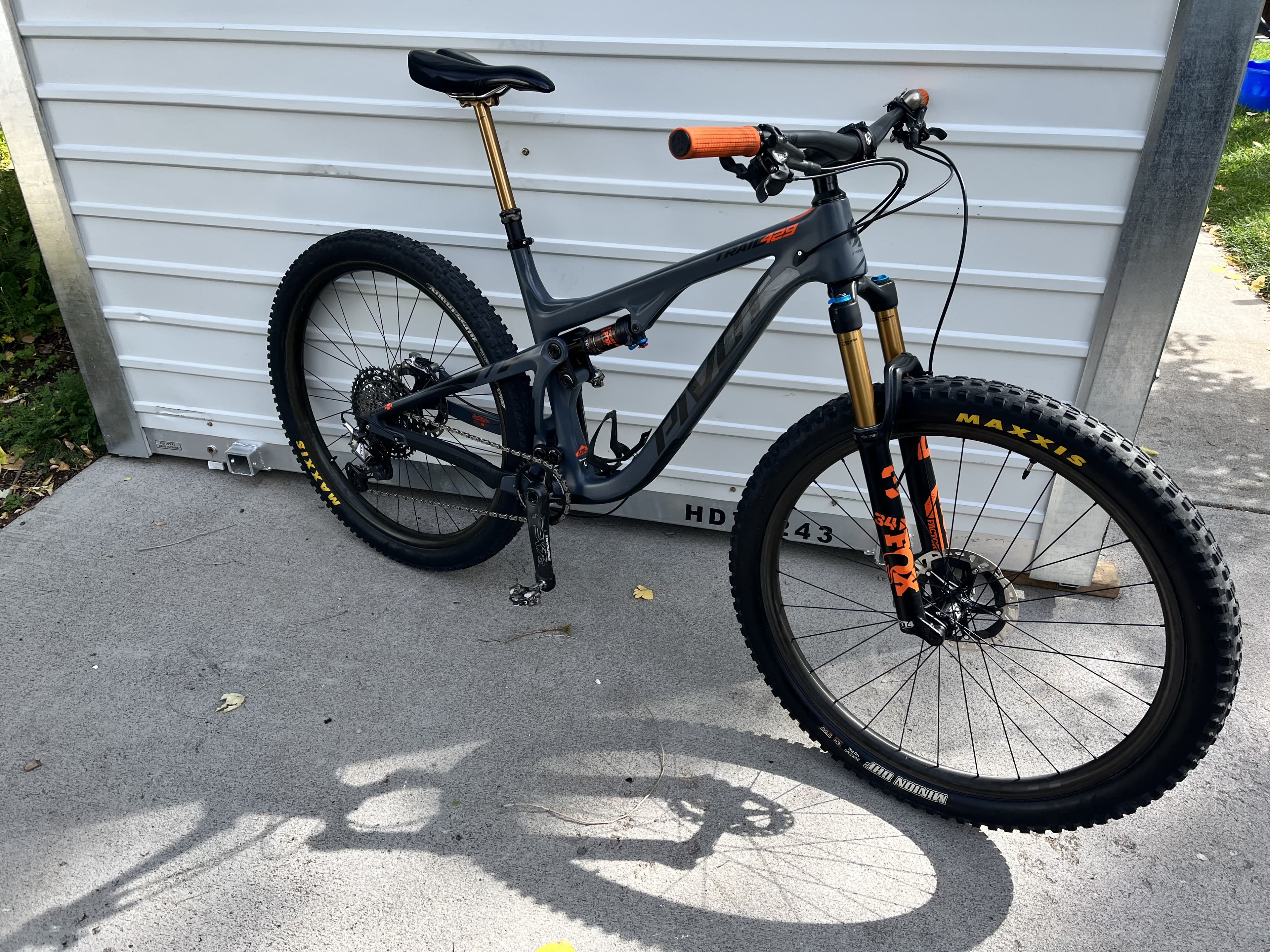 2020 pivot clearance trail 429