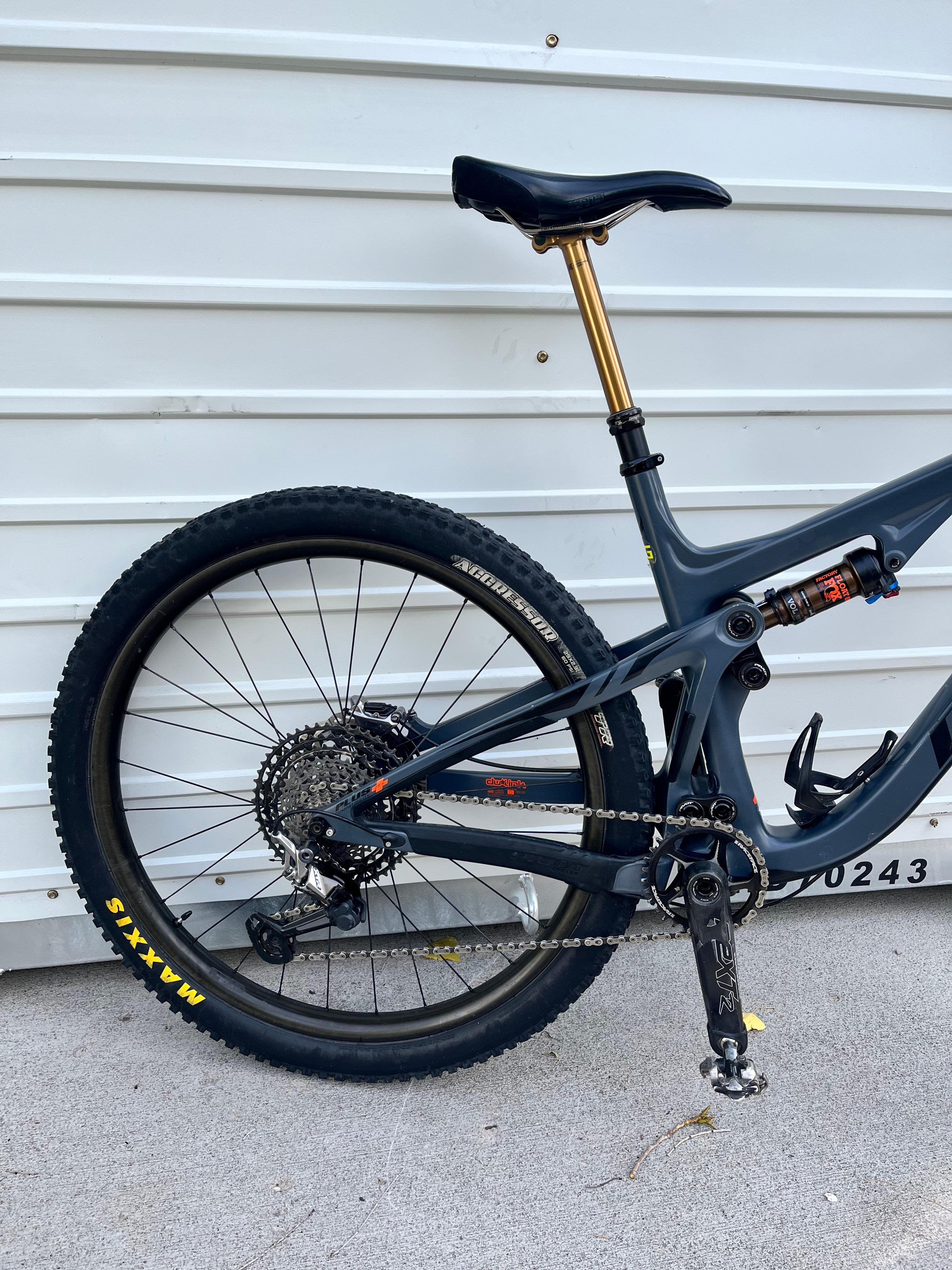 2020 Pivot Cycles Trail 429 Team XTR BicycleBlueBook