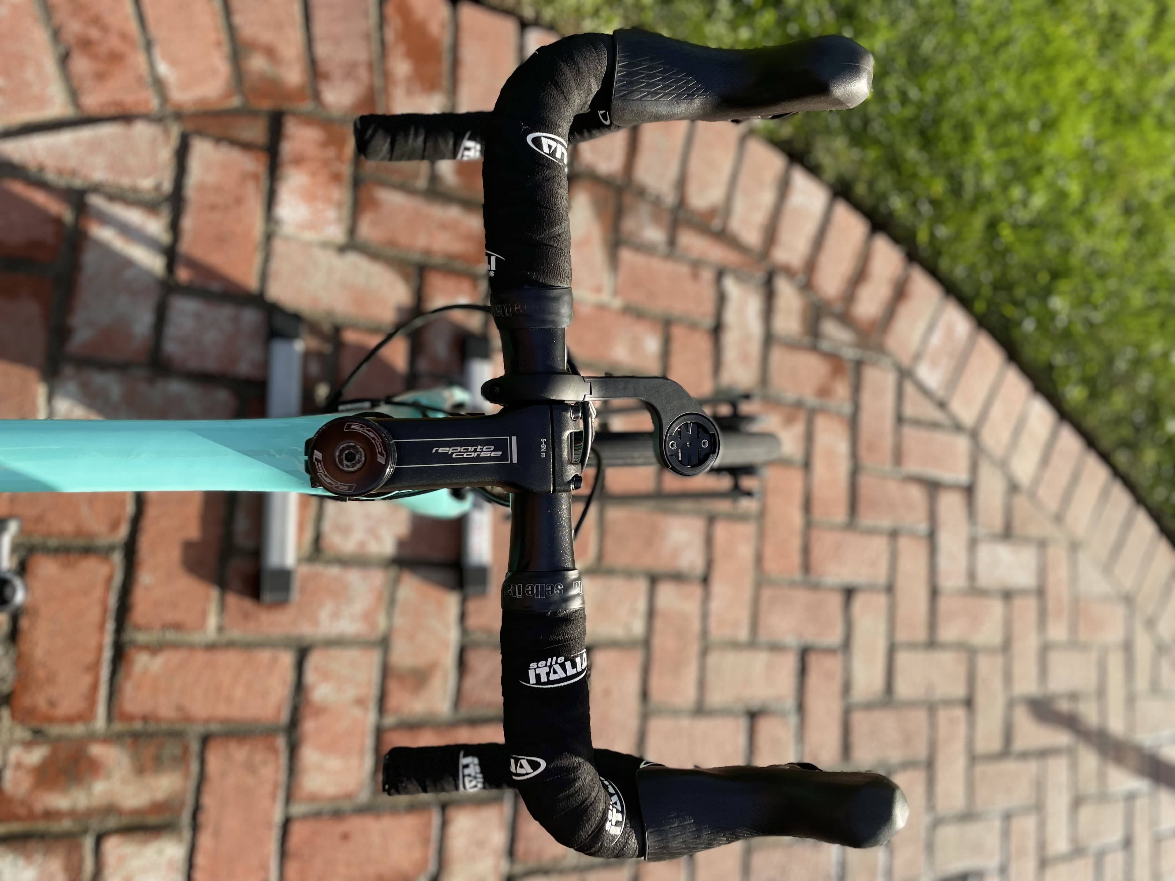 2021 Bianchi Aria Disc 105 BicycleBlueBook