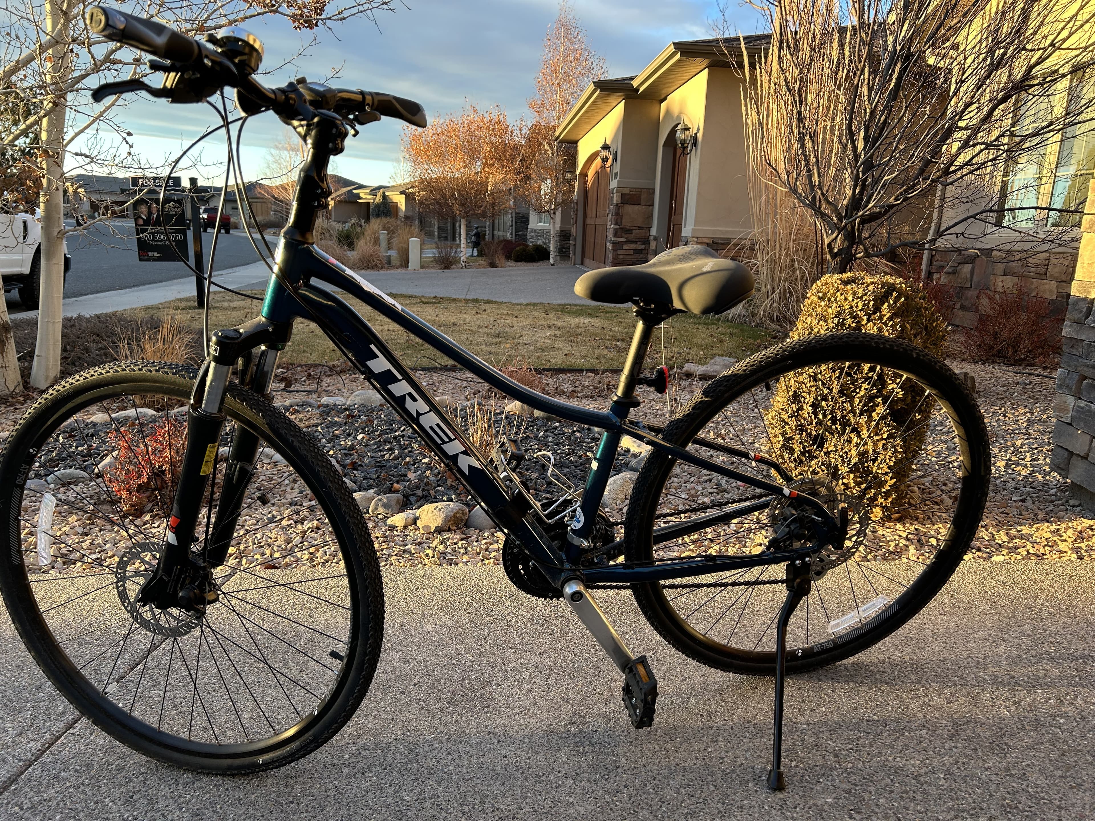 Trek neko hybrid bike outlet
